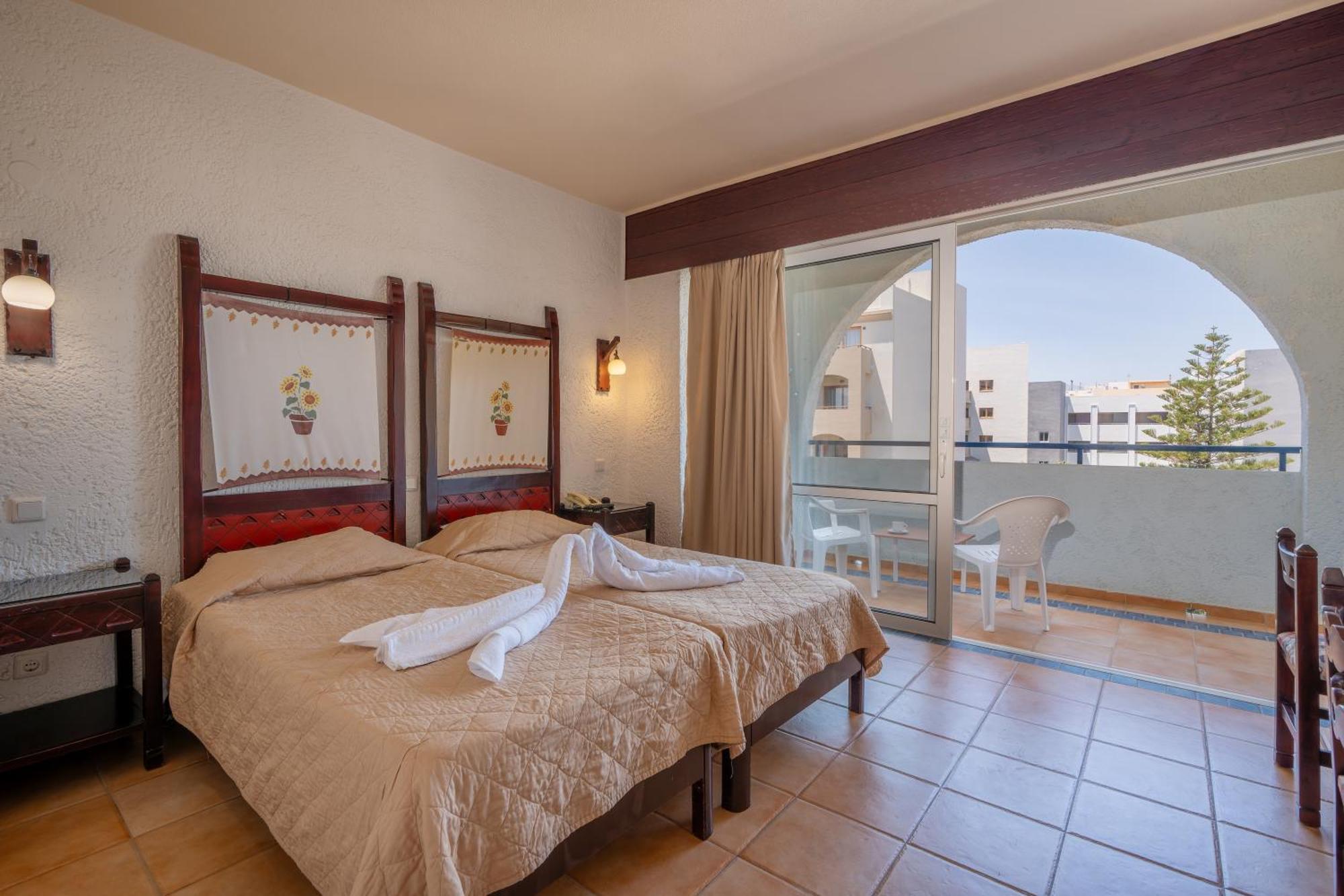 Lefkoniko Beach & Icarus Suite Apts Rethymno  Bagian luar foto