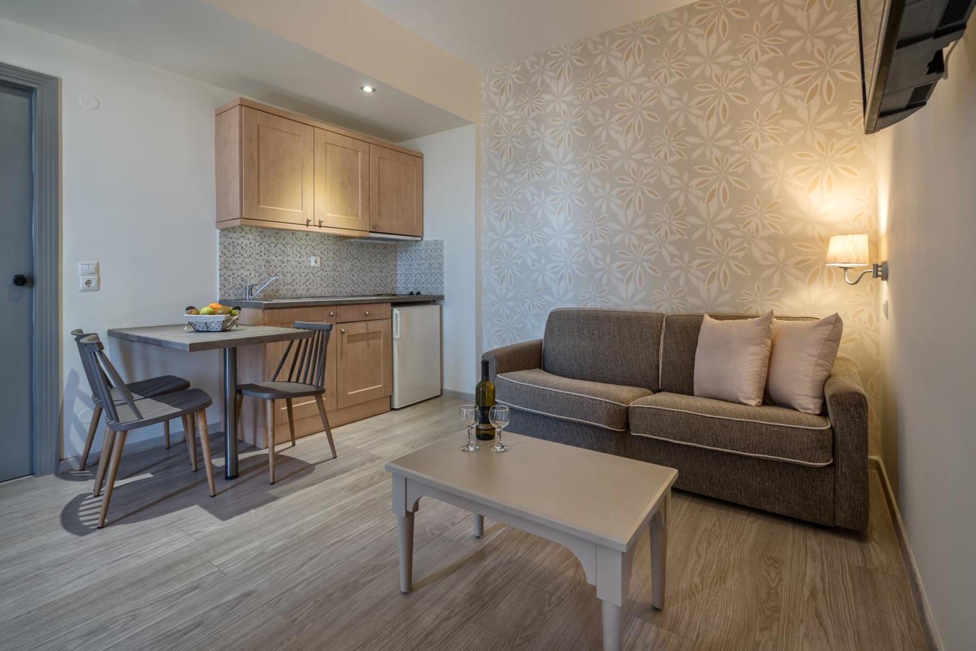 Lefkoniko Beach & Icarus Suite Apts Rethymno  Bagian luar foto