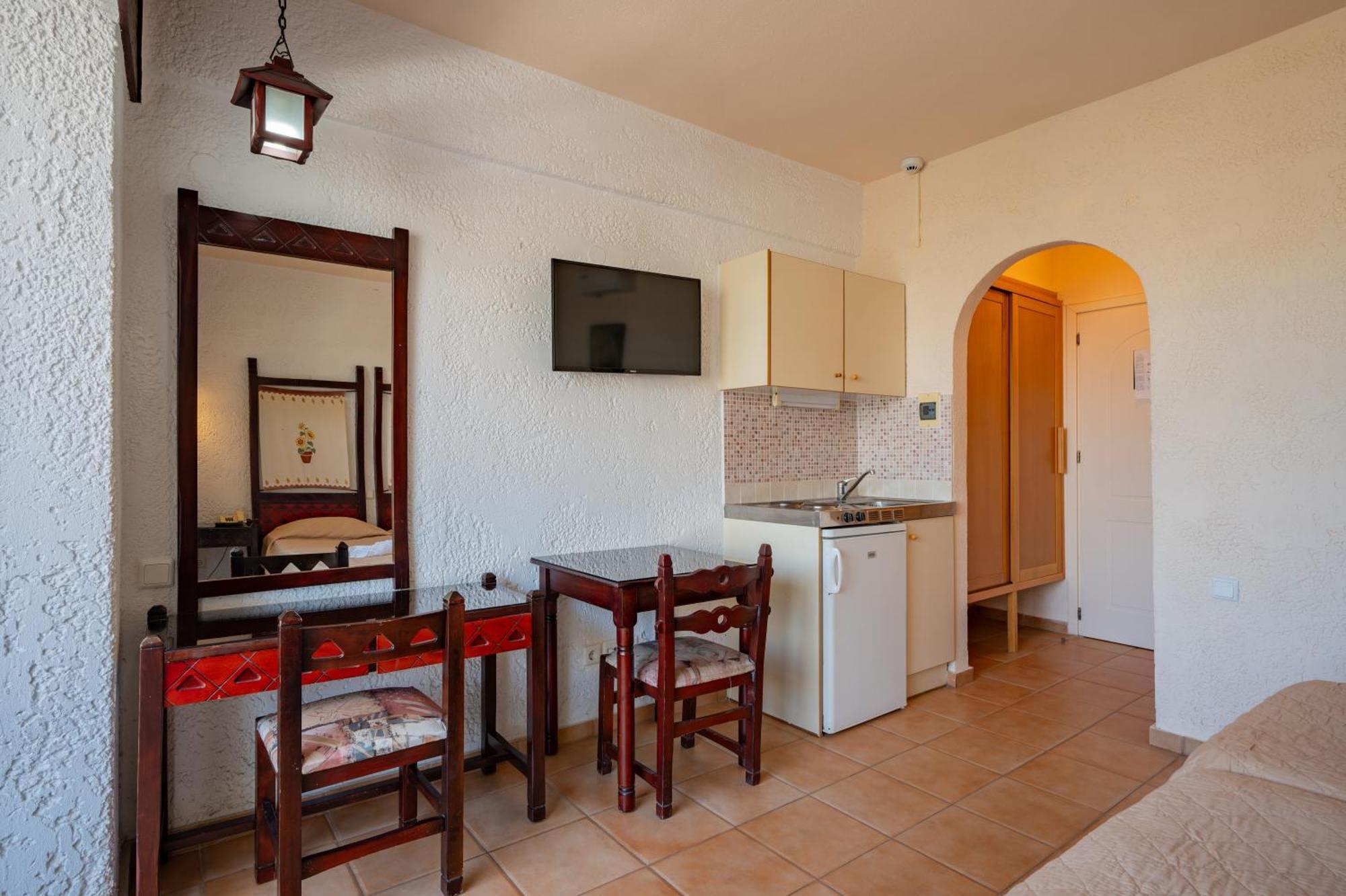 Lefkoniko Beach & Icarus Suite Apts Rethymno  Bagian luar foto