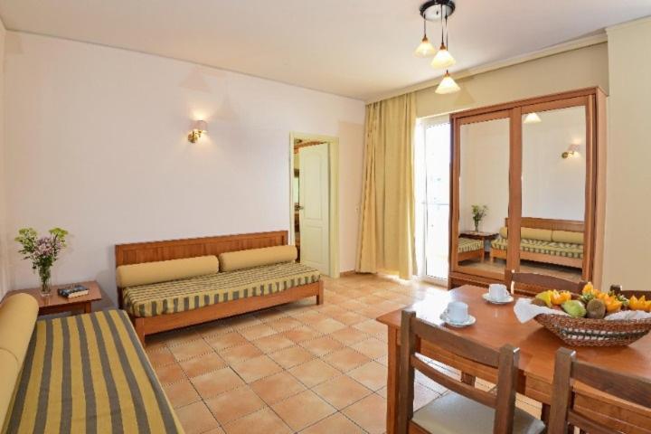 Lefkoniko Beach & Icarus Suite Apts Rethymno  Bagian luar foto