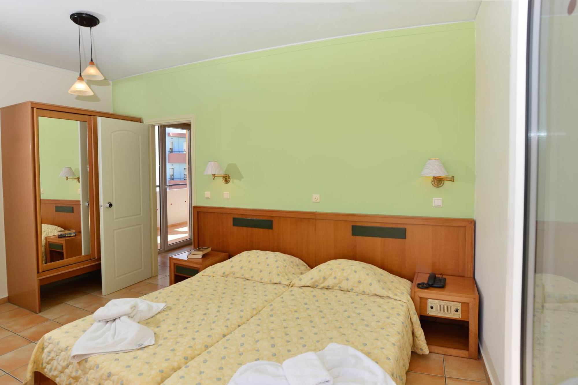 Lefkoniko Beach & Icarus Suite Apts Rethymno  Bagian luar foto